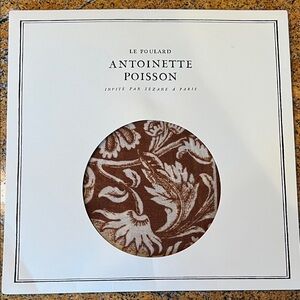 🇫🇷😘 Sézane x Antoinette Poisson - Maryse Scarf - Large Poppies Coffee Background